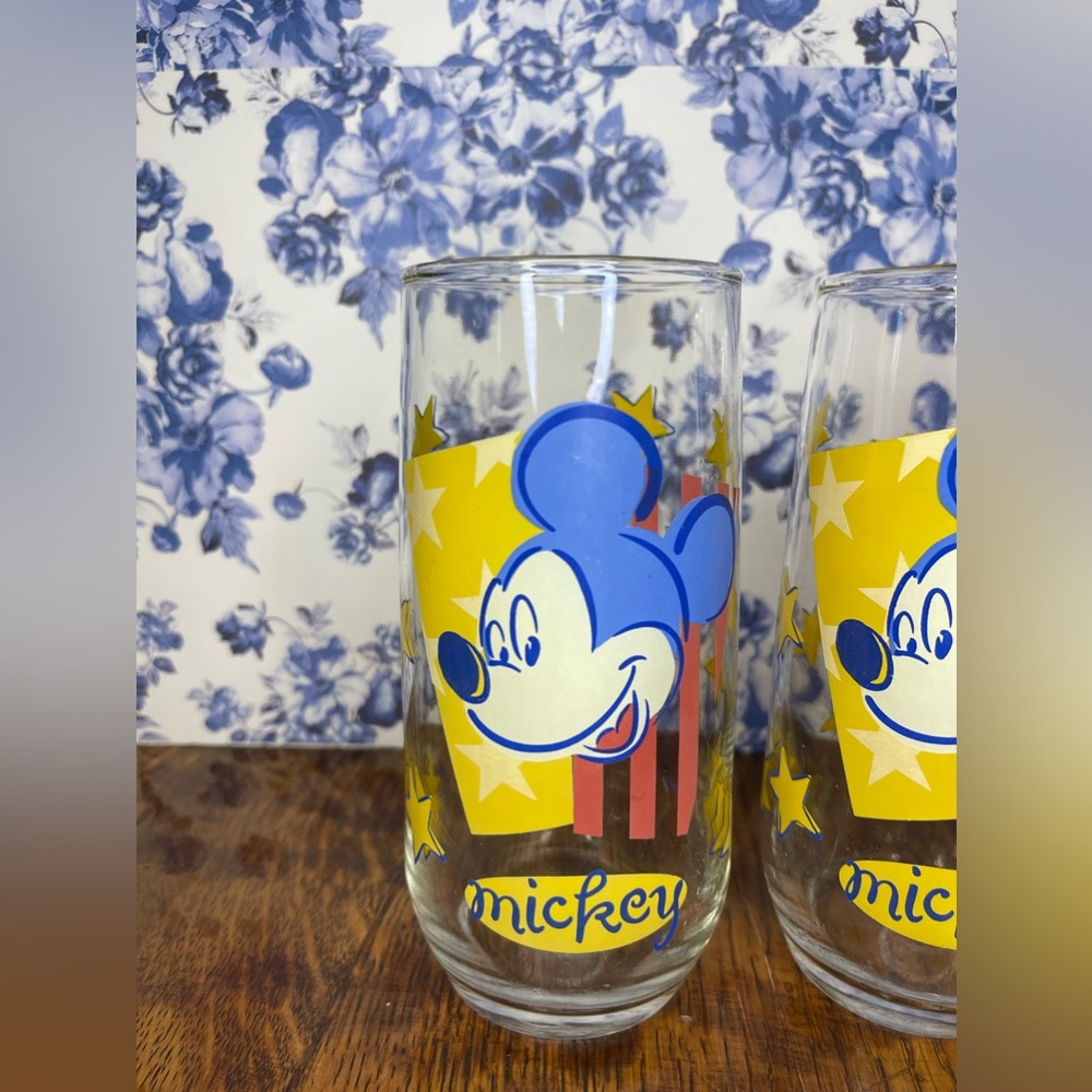 Vintage collectible Mickey Mouse Glass set (4) 💙